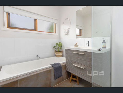Toot Toot ! 50s Classic Beach House With Bungalow - Your Accommodation 1