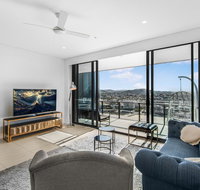 Top Floor 3 Bed Apartment with Million Dollar Views - Your Accommodation