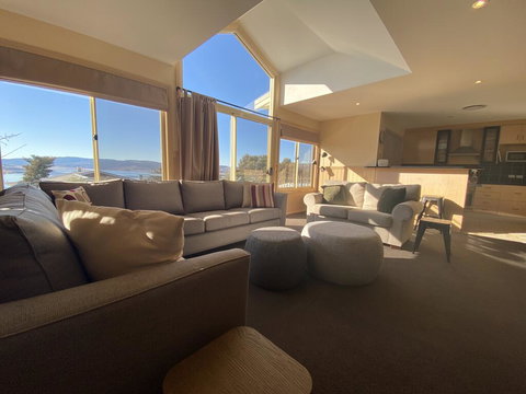 Torino 6 - Lake Jindabyne & Snowy Mountain Views - Your Accommodation 0