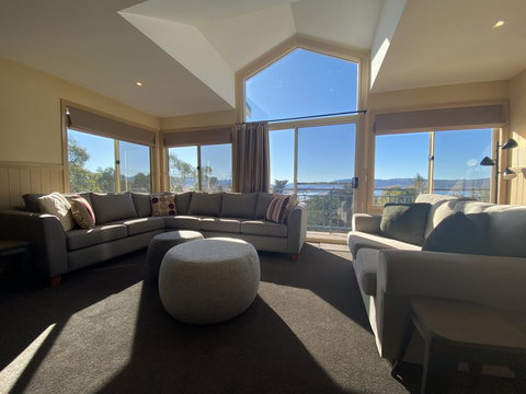 Torino 6 - Lake Jindabyne & Snowy Mountain Views - Your Accommodation 2