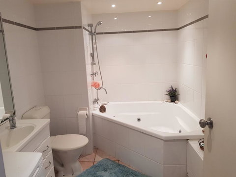 Trafalgar Towers - Your Accommodation 1