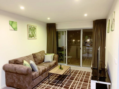 Tranquil, Relaxing Forrest Style Apartment - Braddon CBD - Your Accommodation 0