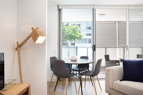 Ultra Modern Studio Suite With Balcony Near Shops - Your Accommodation 2