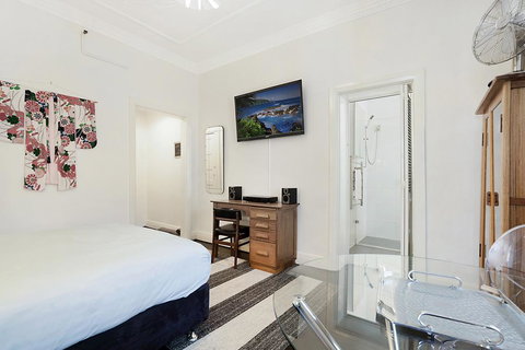 Unbeatably Located Art Deco Surry Hills Studio - Your Accommodation 3