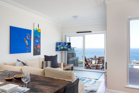 Unbelievable Clifftop Townhouse With Ocean Views - Your Accommodation 1