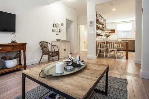 Unit 1/52 Mount St - Aquarium- Ground Floor Home 5 Mins Walk To Beach - Your Accommodation 3