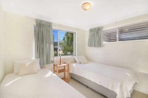 Unit 3 At 4 Pelican Street, Peregian Beach, Noosa Shire - Your Accommodation 2