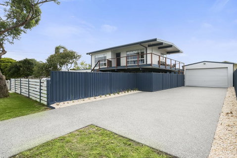 Upstairs Cottage On Beachurst - Your Accommodation 1