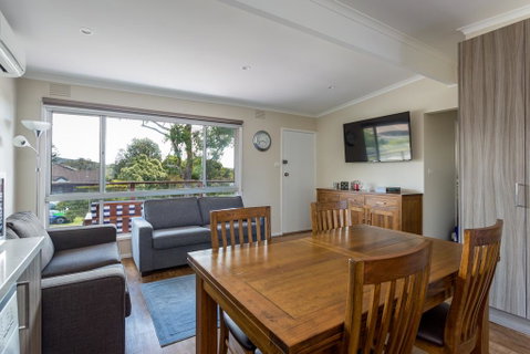 Upstairs Cottage On Beachurst - Your Accommodation 2