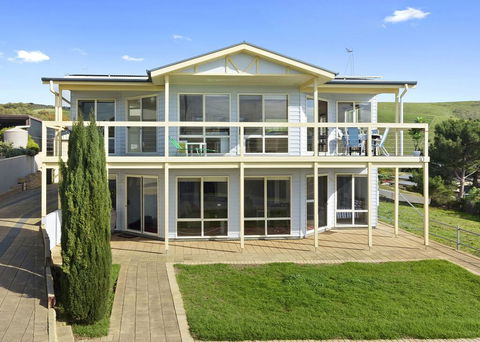 VALLEY VIEWS - 10 Valley Heights Drive - Your Accommodation 2