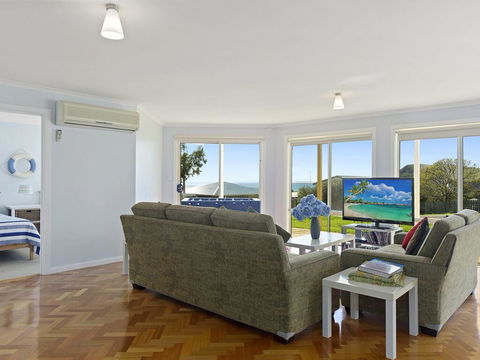 VALLEY VIEWS - 10 Valley Heights Drive - Your Accommodation 3