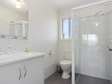 VALLEY VIEWS - 10 Valley Heights Drive - Your Accommodation 0