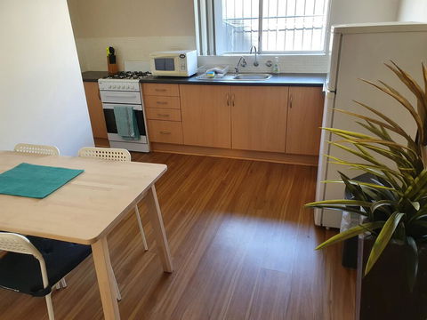 Value 2 Bed Villa Close To QEH + Airport + City + Beach - Your Accommodation 3