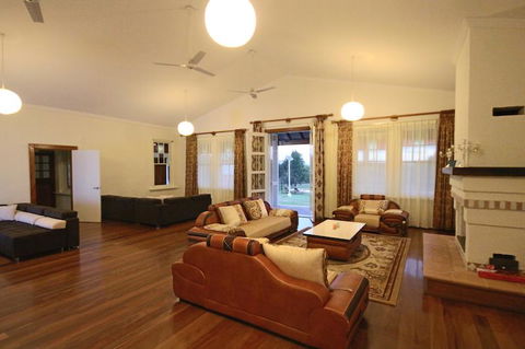 Verona House - Your Accommodation 3