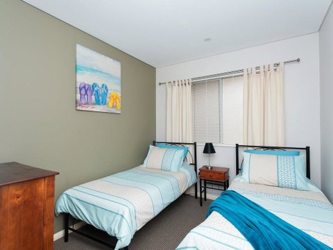 Villa Serene @ Fingal Bay - Your Accommodation 1