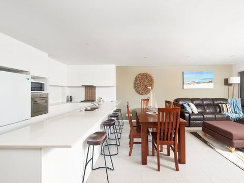 Villa Serene @ Fingal Bay - Your Accommodation 2