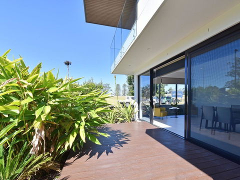 Villa Sorrento Waterside At Trinity Point - Your Accommodation 2