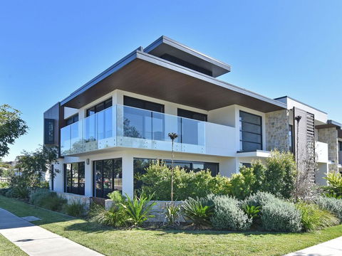 Villa Sorrento Waterside At Trinity Point - Your Accommodation 0