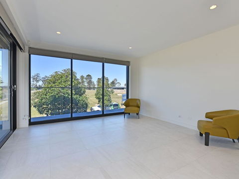 Villa Sorrento Waterside At Trinity Point - Your Accommodation 3