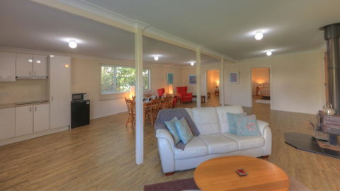 Village Stays Coldstream Gallery Bungalow - Your Accommodation 3