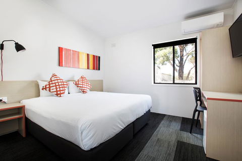 Villawood Hotel - Your Accommodation 0