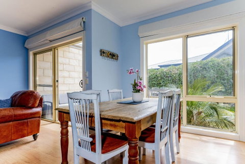 WALKIN ON SUNSHINE - STROLL TO BEACH BREAK - Your Accommodation 1