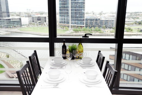Auzzie Apartments Docklands, Melbourne - Your Accommodation 24