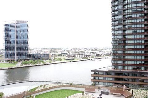 Auzzie Apartments Docklands, Melbourne - Your Accommodation 6