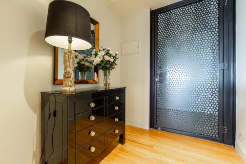 Great Southbank 2 Bedroom Netflix*WIFI*Parking - Your Accommodation 18