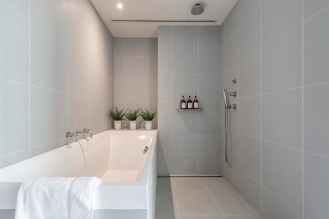 Great Southbank 2 Bedroom Netflix*WIFI*Parking - Your Accommodation 24