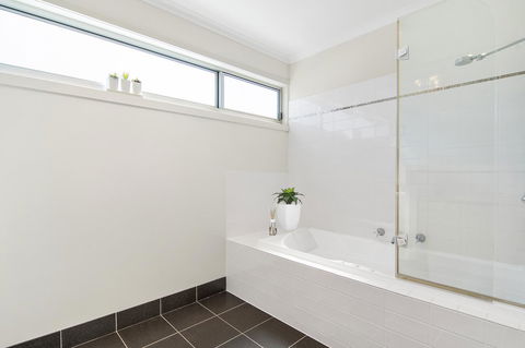 Bask At The Glade - Rejuvenate Stays - Your Accommodation 5