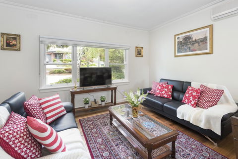 Hillside House - Your Accommodation 3