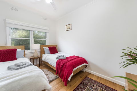 Hillside House - Your Accommodation 5