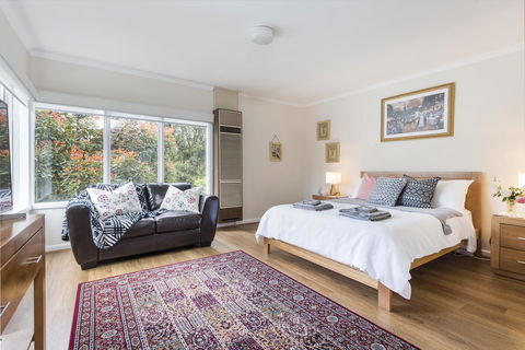 Hillside House - Your Accommodation 4