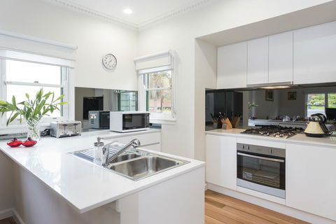Hillside House - Your Accommodation 2