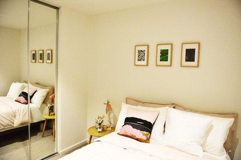 Superb Habour View/ Stylish Apartment / Landmark Building/ Free Tram - Your Accommodation 2