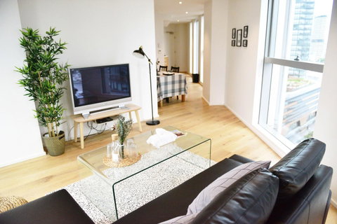 Superb Habour View/ Stylish Apartment / Landmark Building/ Free Tram - Your Accommodation 6