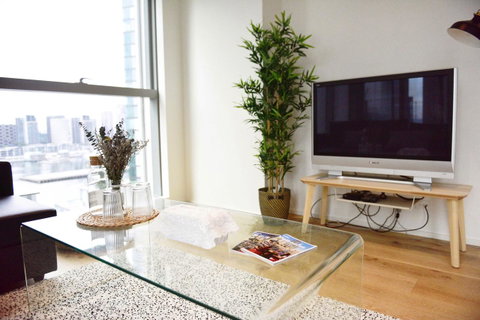 Superb Habour View/ Stylish Apartment / Landmark Building/ Free Tram - Your Accommodation 11