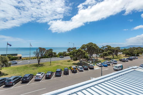 Blairgowrie Apartment 2 - On The Beach - Your Accommodation 13