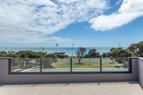Blairgowrie Apartment 2 - On The Beach - Your Accommodation 11