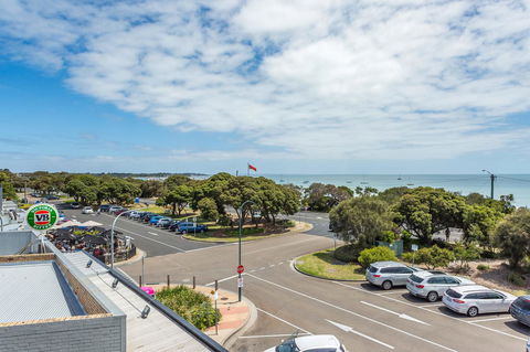 Blairgowrie Apartment 2 - On The Beach - Your Accommodation 10