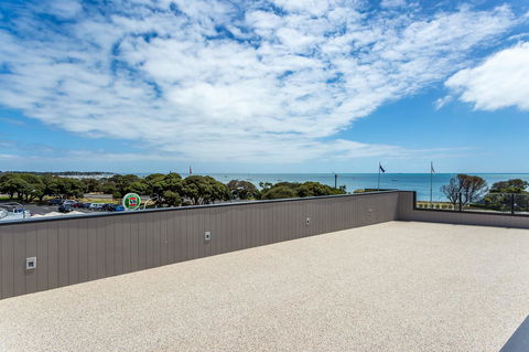 Blairgowrie Apartment 2 - On The Beach - Your Accommodation 12