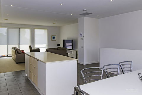 Torquay Golf Retreats - Pool, Beach, Tennis, Golf - Your Accommodation 3