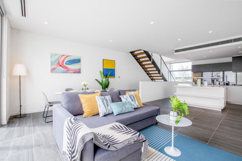 Docklands Waterfront Luxury Villa - Your Accommodation 9