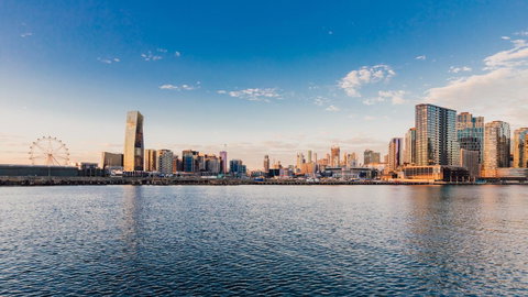 Docklands Waterfront Luxury Villa - Your Accommodation 15