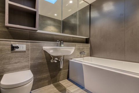 Docklands Waterfront Luxury Villa - Your Accommodation 17