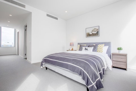 Docklands Waterfront Luxury Villa - Your Accommodation 22
