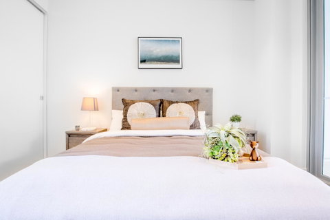 Docklands Waterfront Luxury Villa - Your Accommodation 14