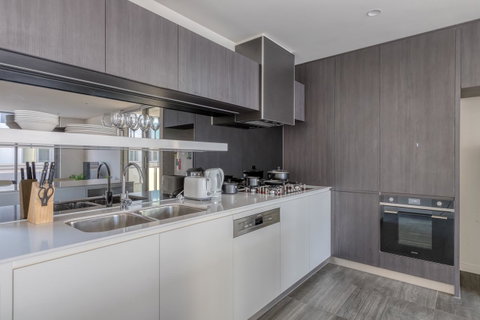 Docklands Waterfront Luxury Villa - Your Accommodation 31