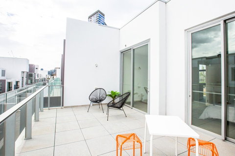 Docklands Waterfront Luxury Villa - Your Accommodation 37